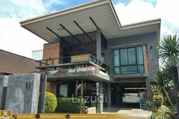 House for sale in a prime location in front of the school.