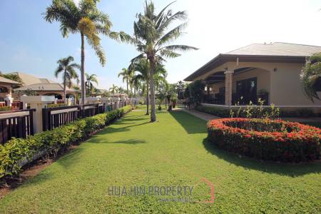 Spacious Holiday Home in Downtown Cha Am For Sale!