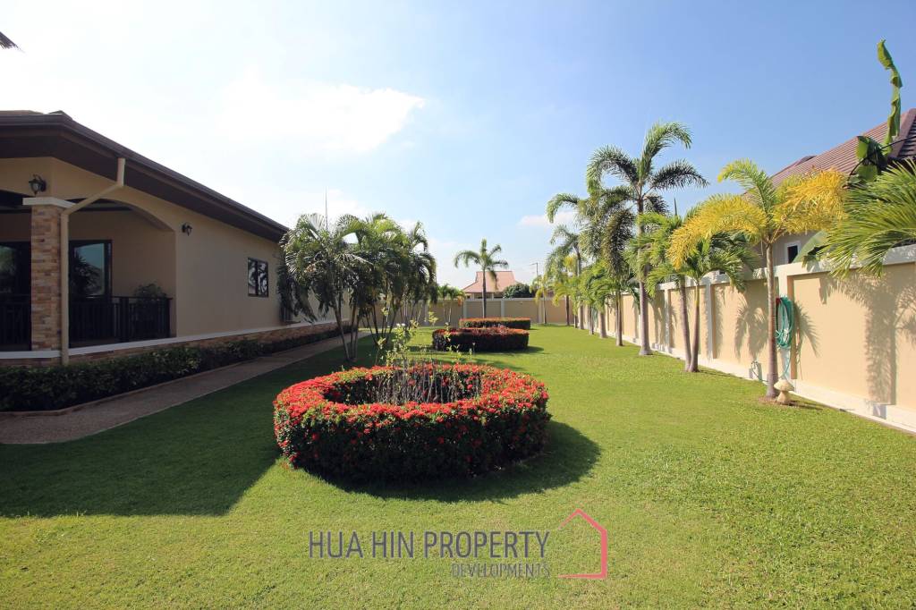 Spacious Holiday Home in Downtown Cha Am For Sale!