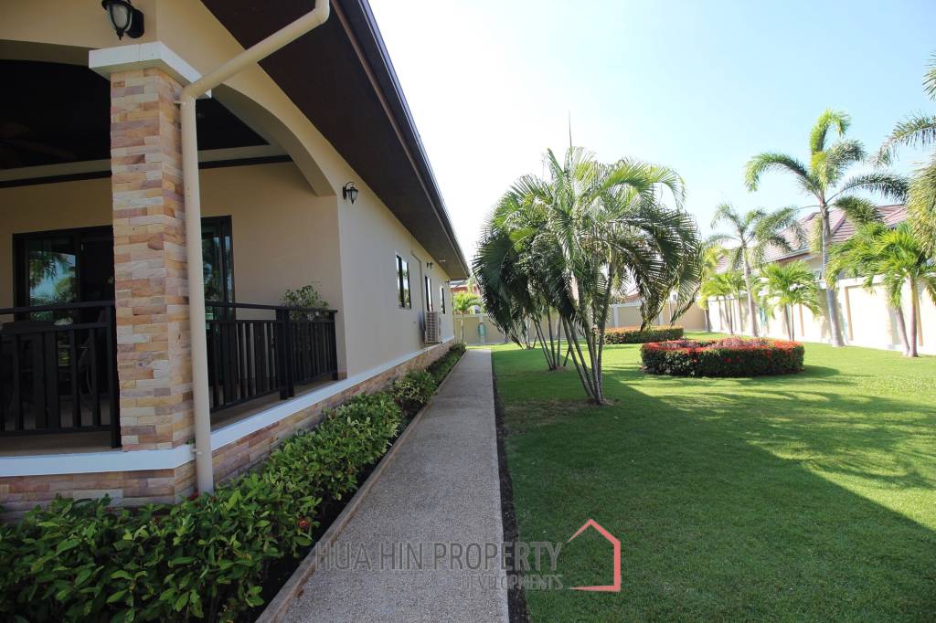 Spacious Holiday Home in Downtown Cha Am For Sale!