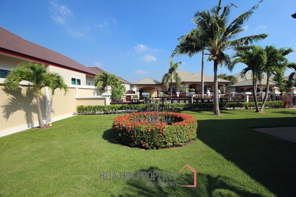 Spacious Holiday Home in Downtown Cha Am For Sale!
