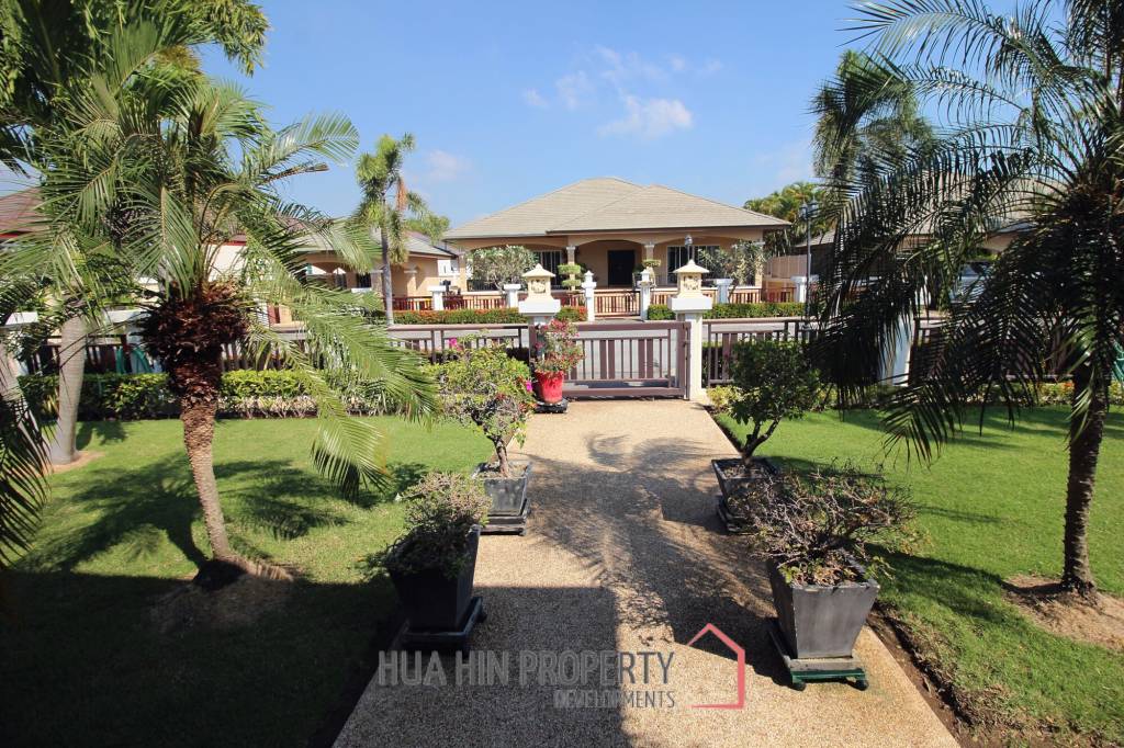 Spacious Holiday Home in Downtown Cha Am For Sale!