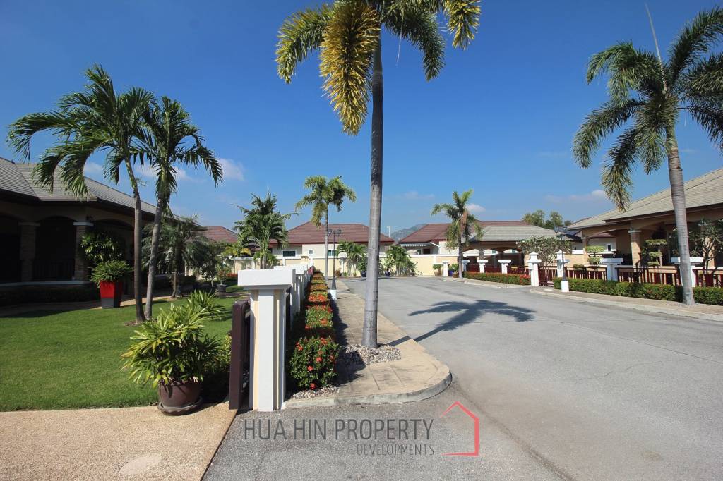 Spacious Holiday Home in Downtown Cha Am For Sale!
