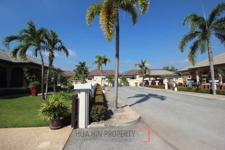 Spacious Holiday Home in Downtown Cha Am For Sale!