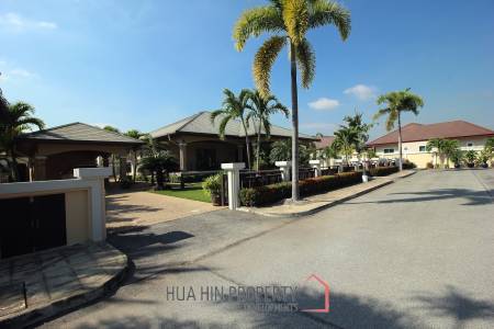 Spacious Holiday Home in Downtown Cha Am For Sale!