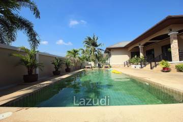 Spacious Holiday Home in Downtown Cha Am For Sale!