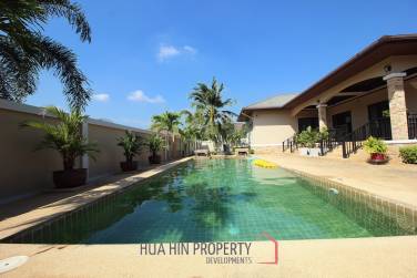 Spacious Holiday Home in Downtown Cha Am For Sale!