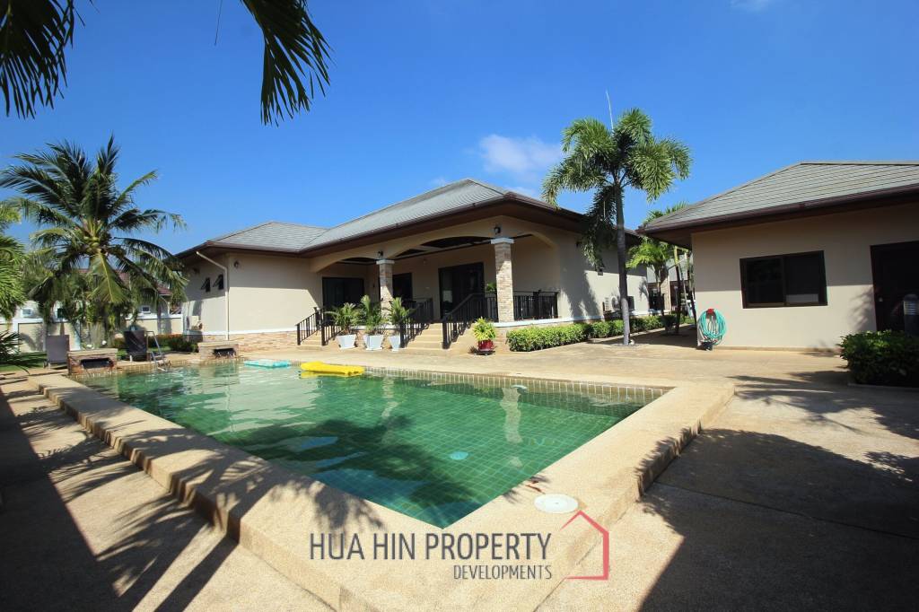 Spacious Holiday Home in Downtown Cha Am For Sale!