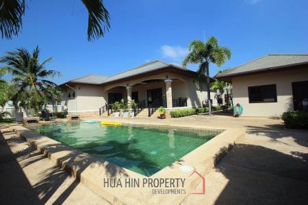 Spacious Holiday Home in Downtown Cha Am For Sale!