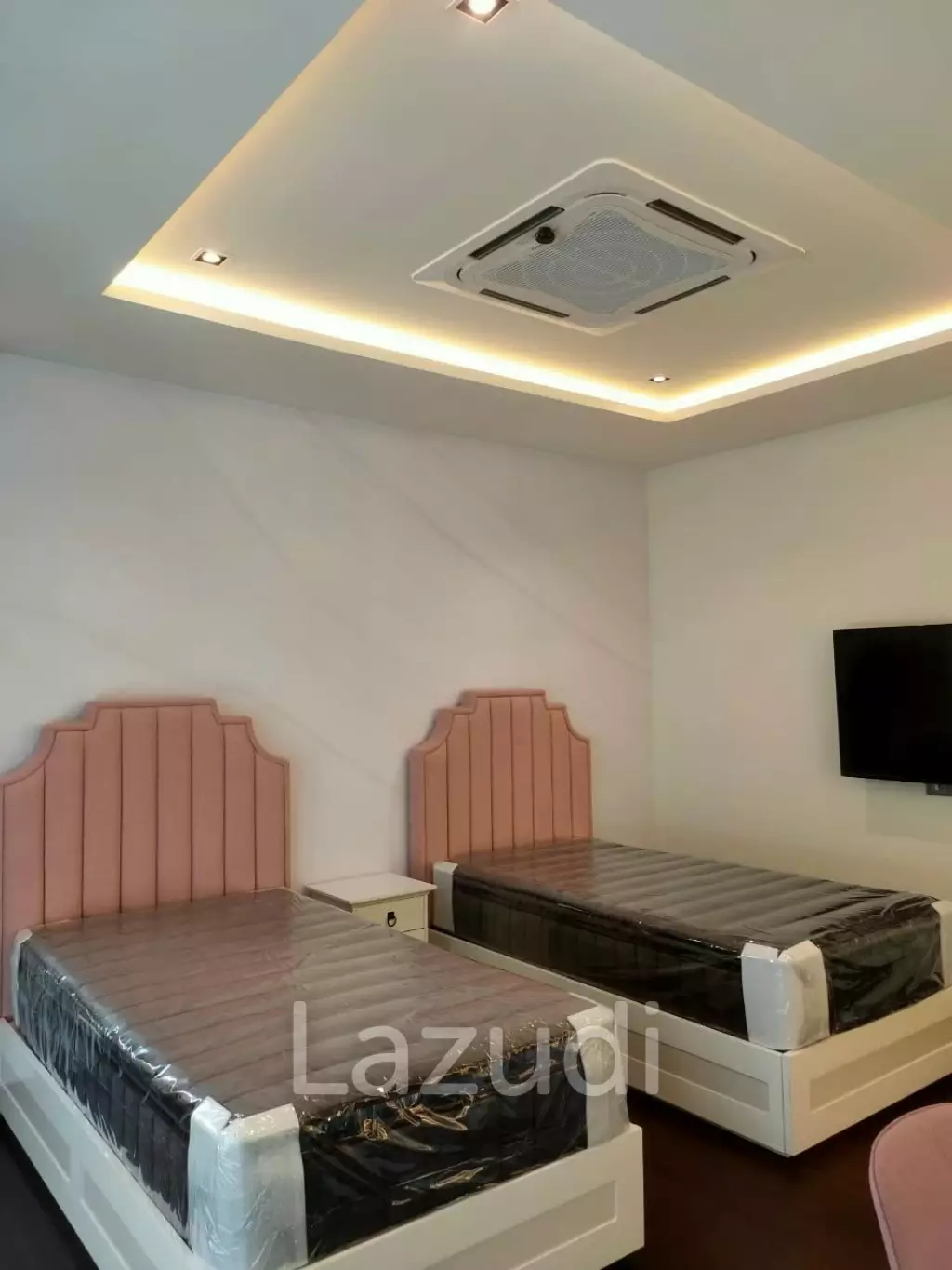 4 Bed 7 Bath Detached house for Sale 304 Sqm