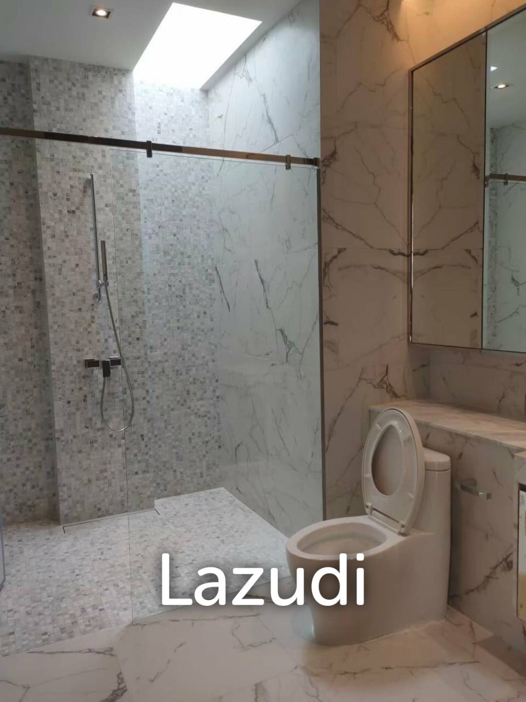 4 Bed 7 Bath Detached house for Sale 304 Sqm