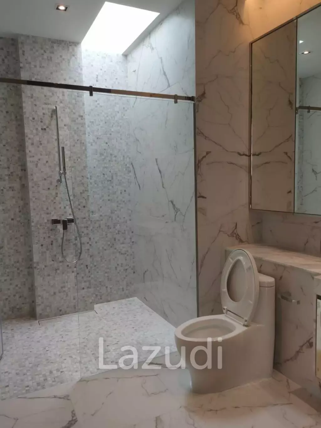 4 Bed 7 Bath Detached house for Sale 304 Sqm