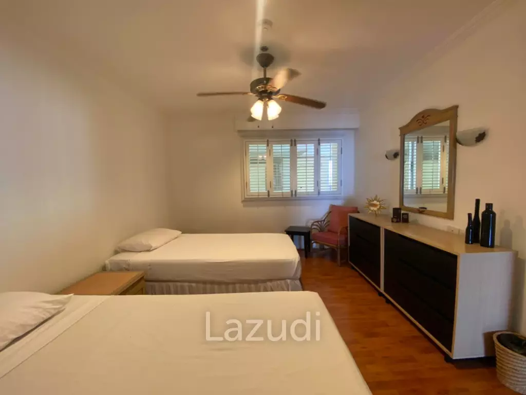 SPRINGFIELD BEACH CONDO : 2 bed beachfront condo with great views