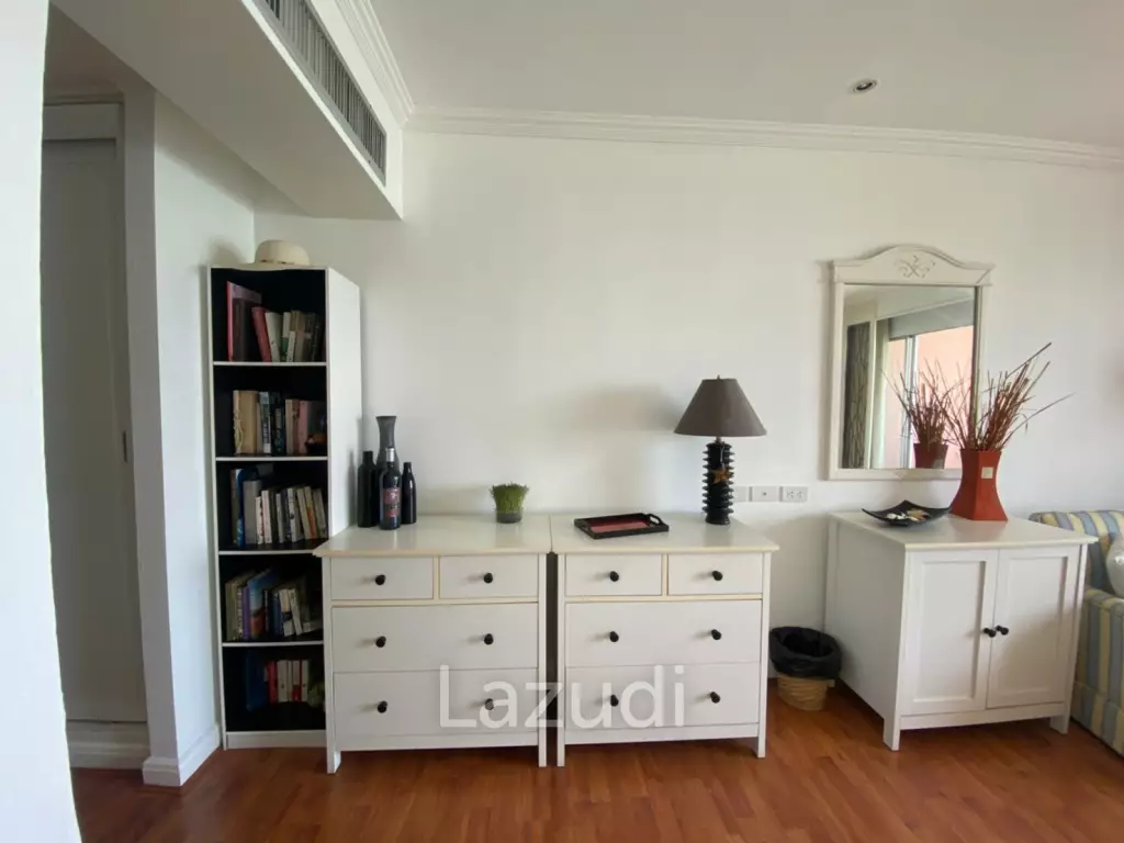 SPRINGFIELD BEACH CONDO : 2 bed beachfront condo with great views