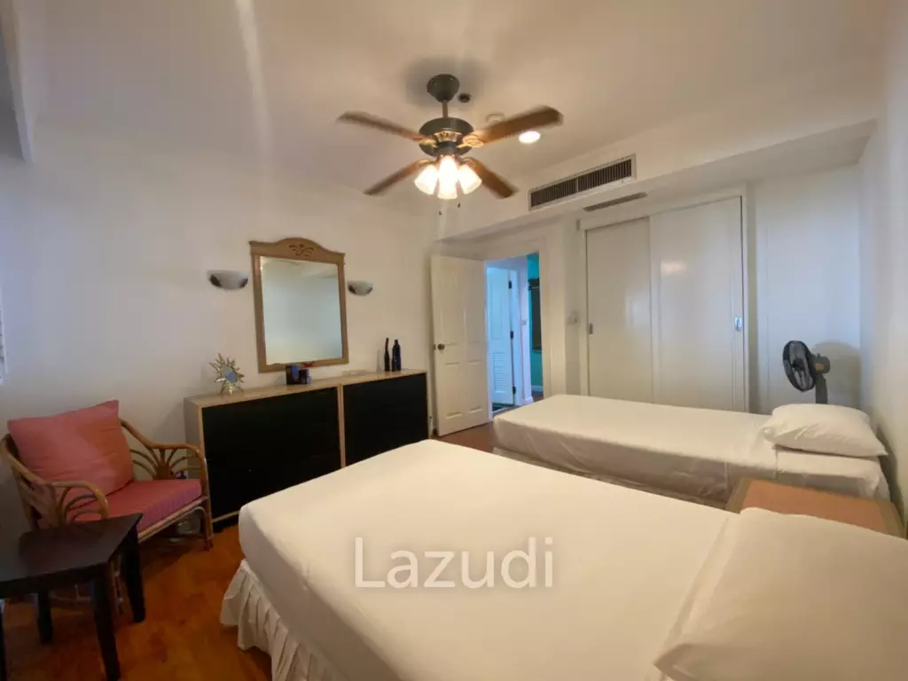 SPRINGFIELD BEACH CONDO : 2 bed beachfront condo with great views