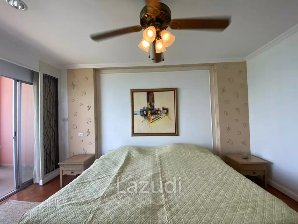 SPRINGFIELD BEACH CONDO : 2 bed beachfront condo with great views