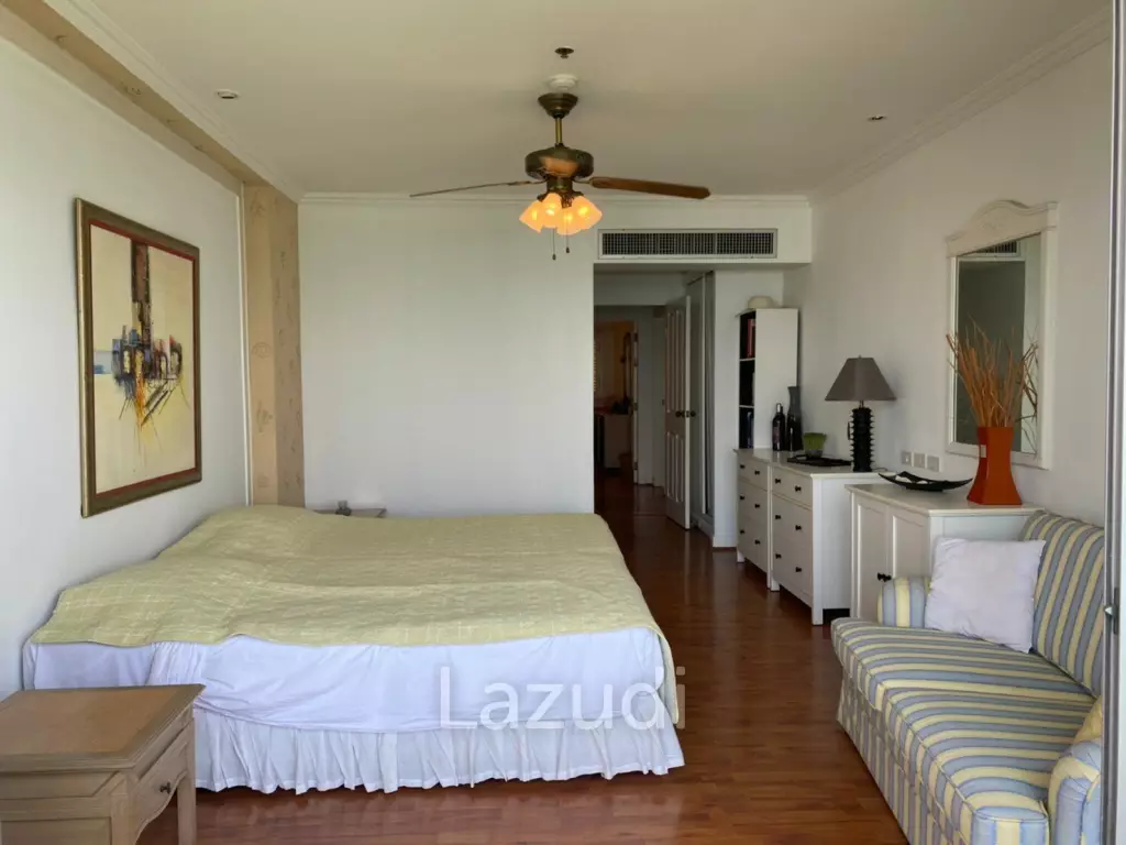 SPRINGFIELD BEACH CONDO : 2 bed beachfront condo with great views