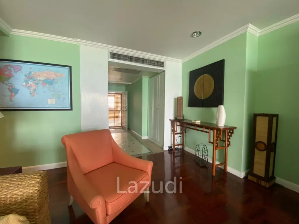 SPRINGFIELD BEACH CONDO : 2 bed beachfront condo with great views