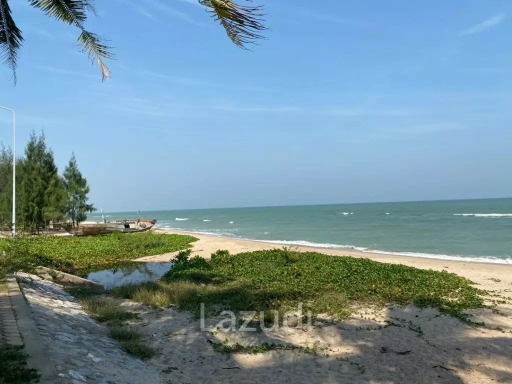 SPRINGFIELD BEACH CONDO : 2 bed beachfront condo with great views