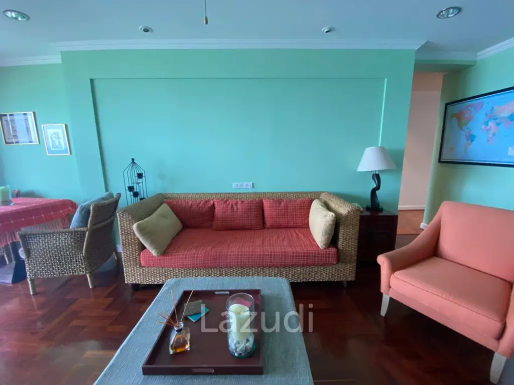 SPRINGFIELD BEACH CONDO : 2 bed beachfront condo with great views