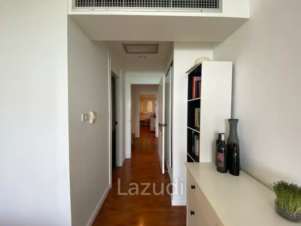 SPRINGFIELD BEACH CONDO : 2 bed beachfront condo with great views