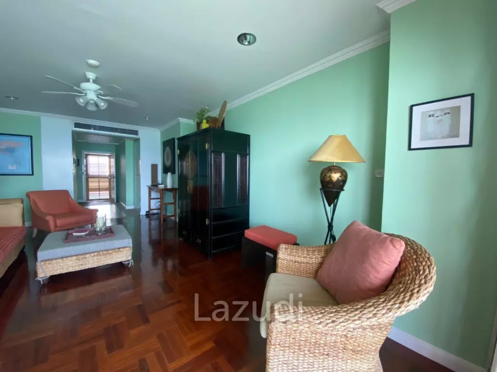 SPRINGFIELD BEACH CONDO : 2 bed beachfront condo with great views
