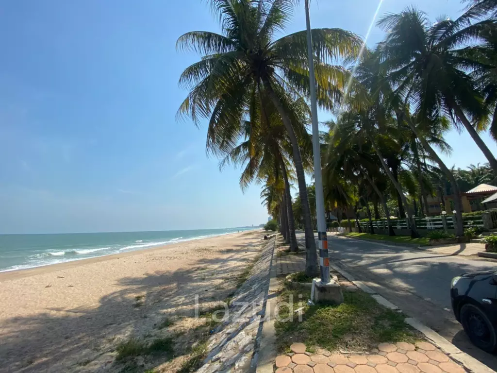 SPRINGFIELD BEACH CONDO : 2 bed beachfront condo with great views