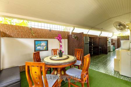 6 Bedroom Pool Villa for Sale – Great Investment Property