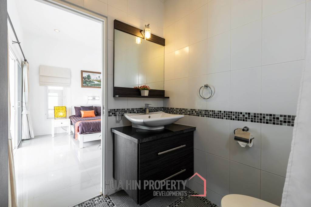 6 Bedroom Pool Villa for Sale – Great Investment Property