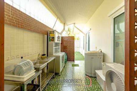 6 Bedroom Pool Villa for Sale – Great Investment Property