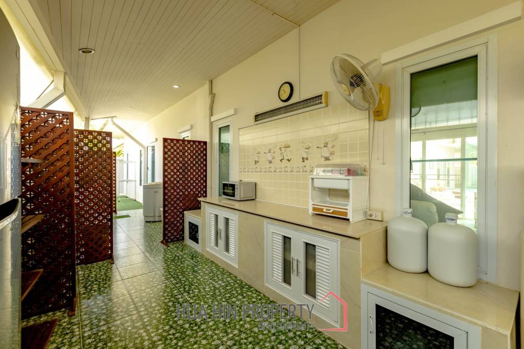 6 Bedroom Pool Villa for Sale – Great Investment Property