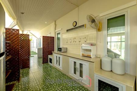6 Bedroom Pool Villa for Sale – Great Investment Property