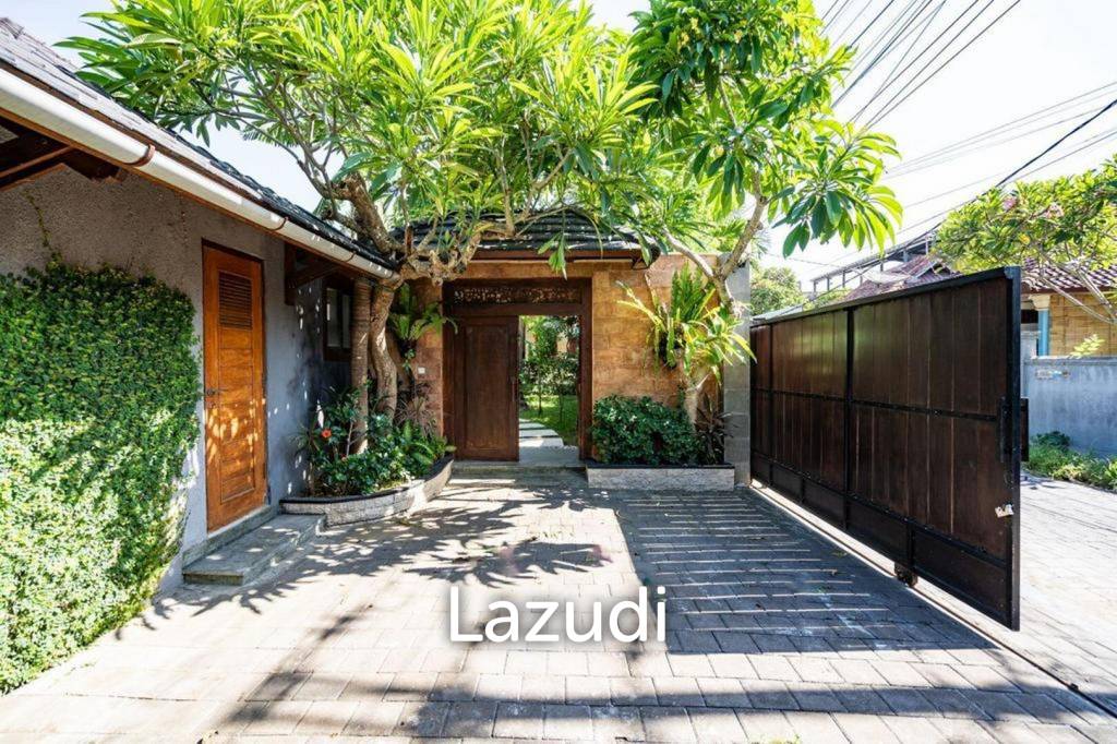 40 Years Lease 5 Bed Villa in Convenient Semer