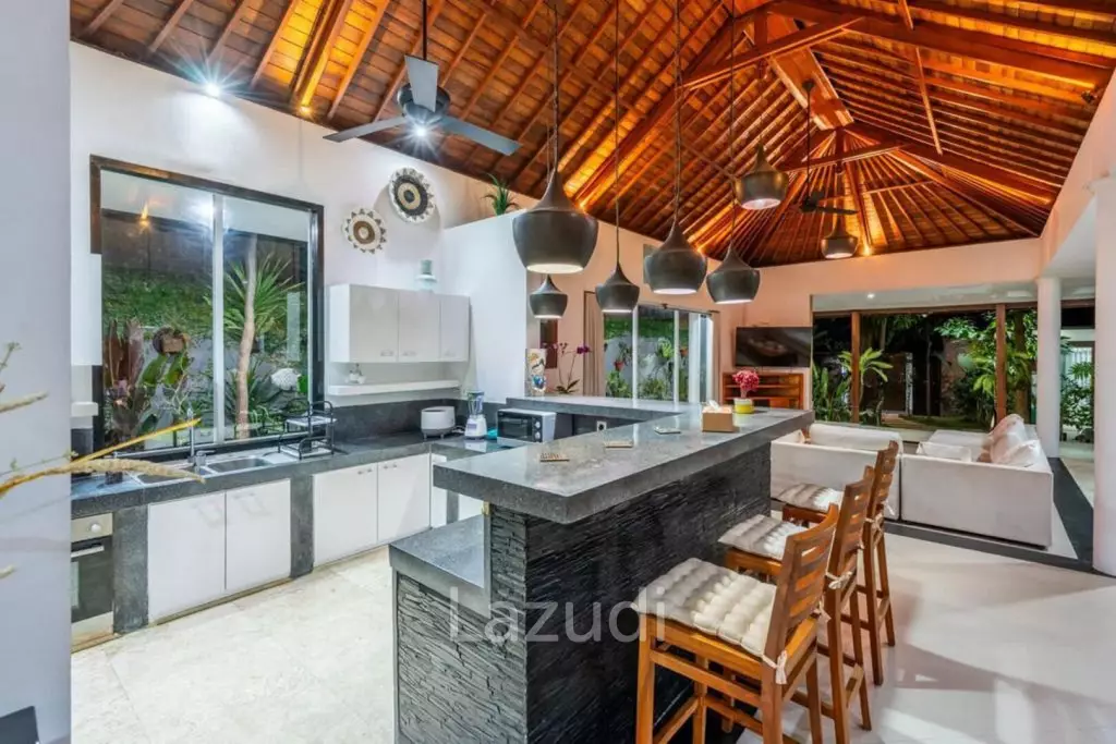 40 Years Lease 5 Bed Villa in Convenient Semer