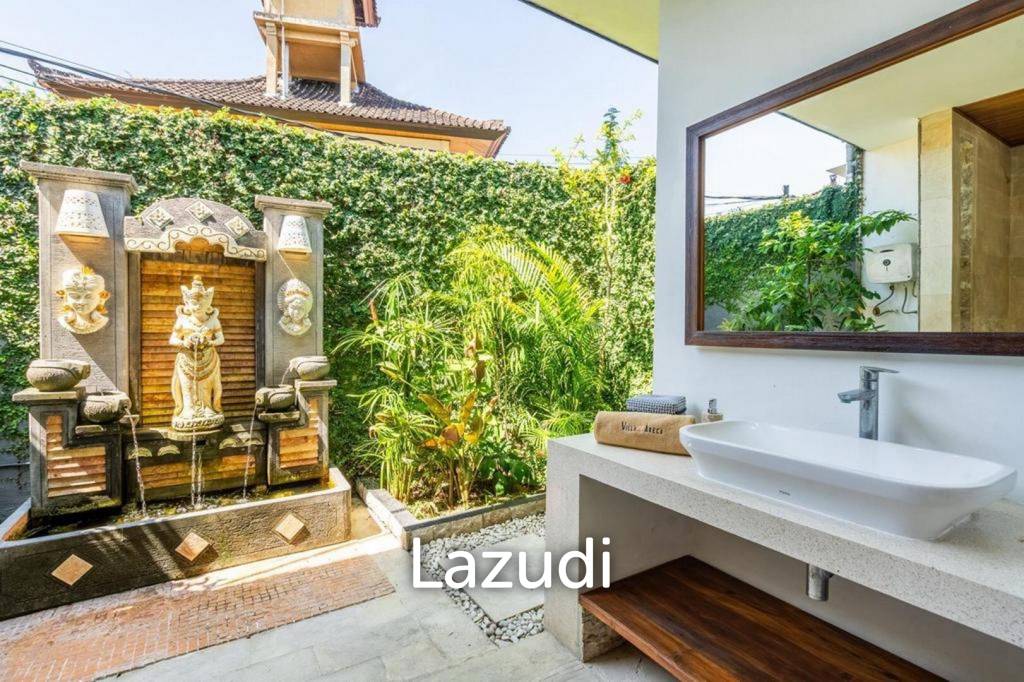 40 Years Lease 5 Bed Villa in Convenient Semer