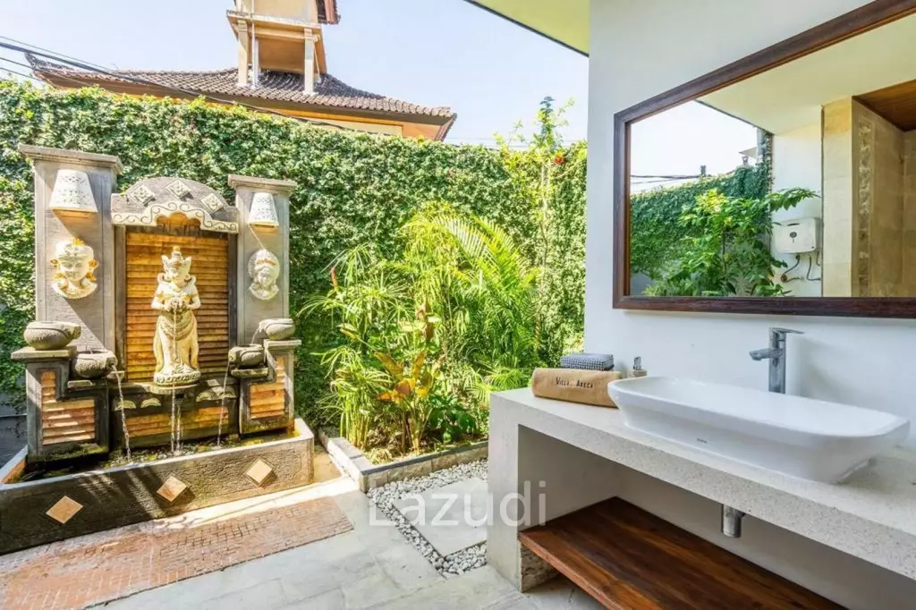 40 Years Lease 5 Bed Villa in Convenient Semer