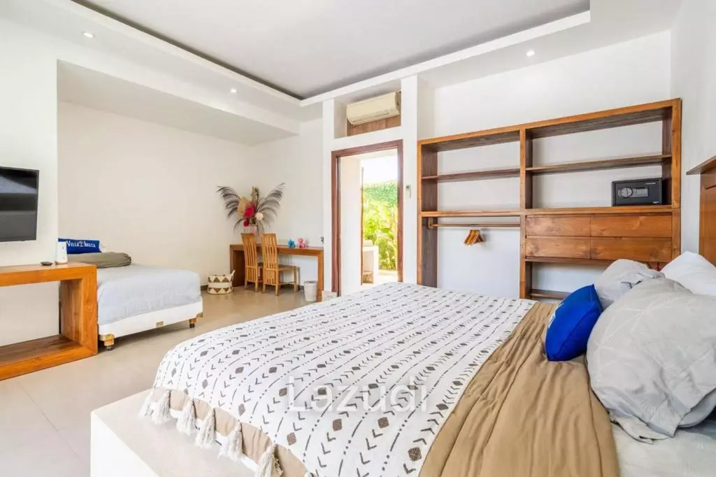 40 Years Lease 5 Bed Villa in Convenient Semer