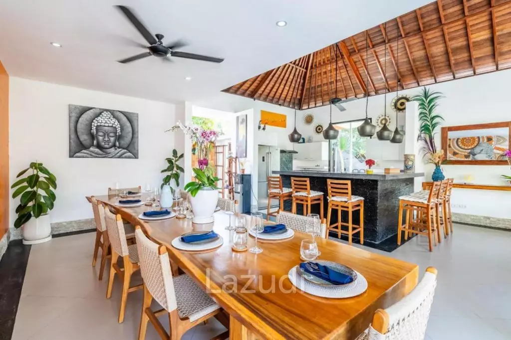 40 Years Lease 5 Bed Villa in Convenient Semer