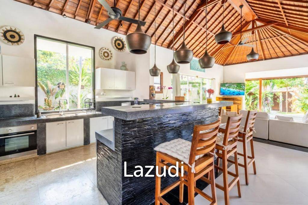 40 Years Lease 5 Bed Villa in Convenient Semer