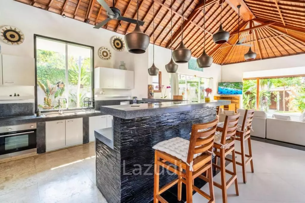 40 Years Lease 5 Bed Villa in Convenient Semer