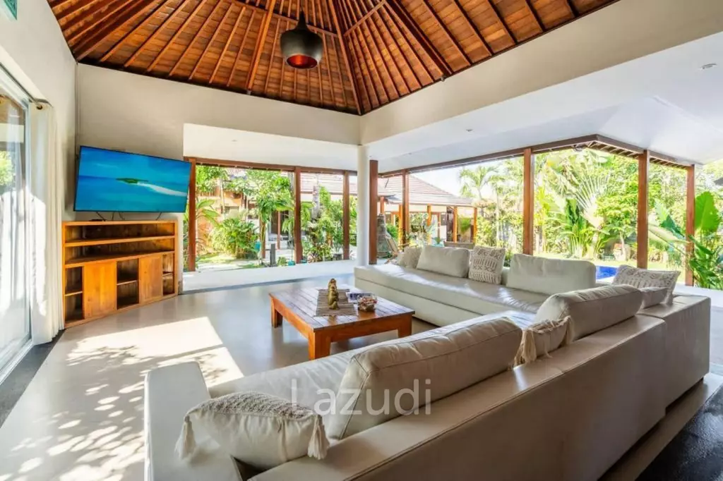 40 Years Lease 5 Bed Villa in Convenient Semer