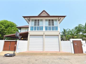 3 Bedroom House With Private Swimming Pool For Sale/Rent In East Pattaya