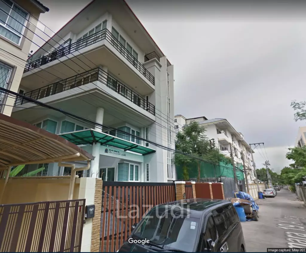 800 sqm. Home Office Building 5 fl. + Land (near BTS Saphan Kwai and MRT Mhor Chit) -- 35M THB.