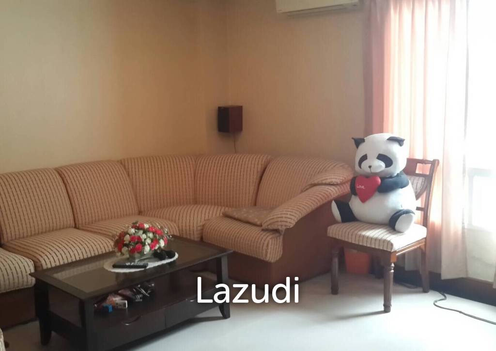 800 sqm. Home Office Building 5 fl. + Land (near BTS Saphan Kwai and MRT Mhor Chit) -- 35M THB.