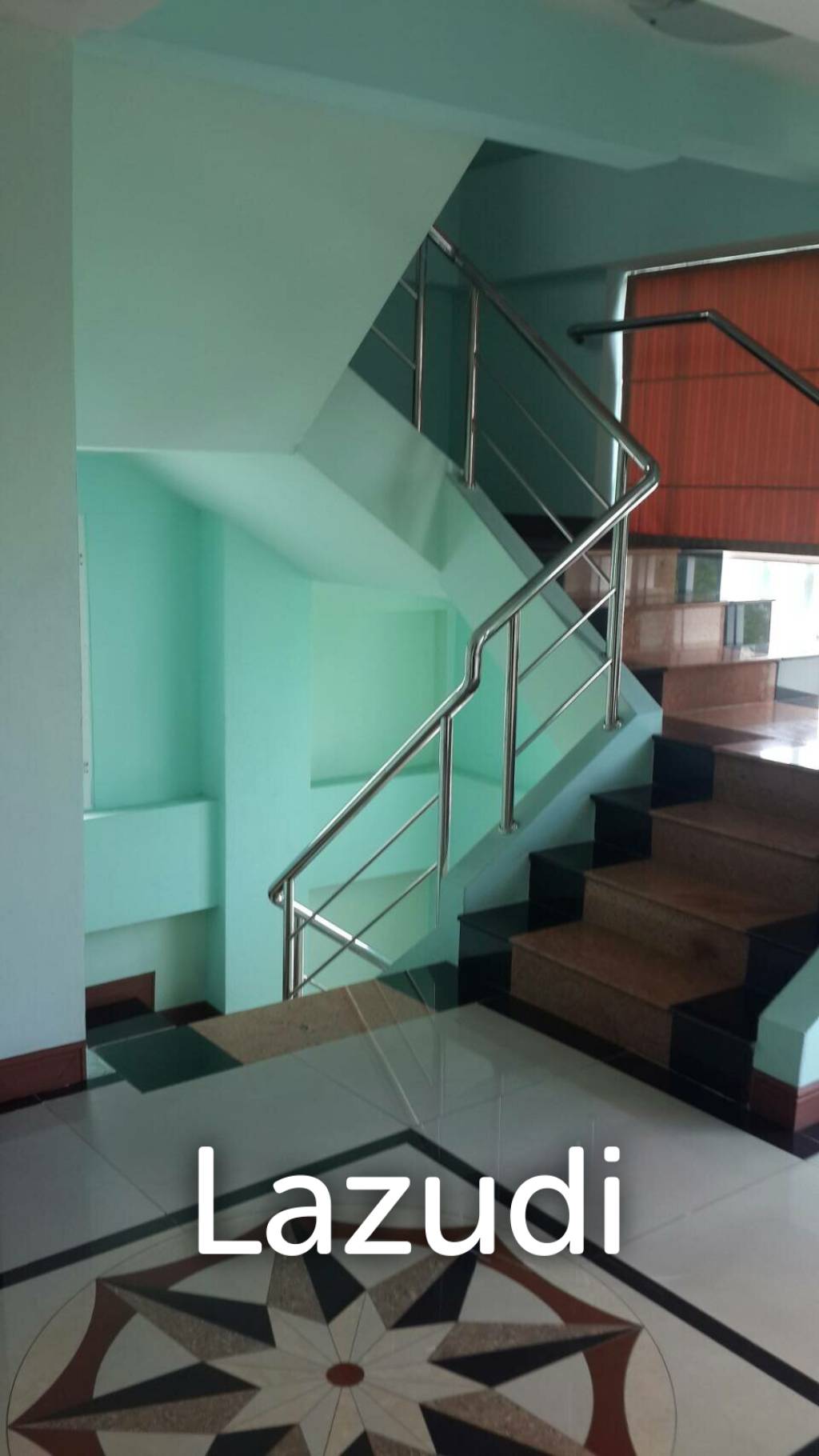 800 sqm. Home Office Building 5 fl. + Land (near BTS Saphan Kwai and MRT Mhor Chit) -- 35M THB.