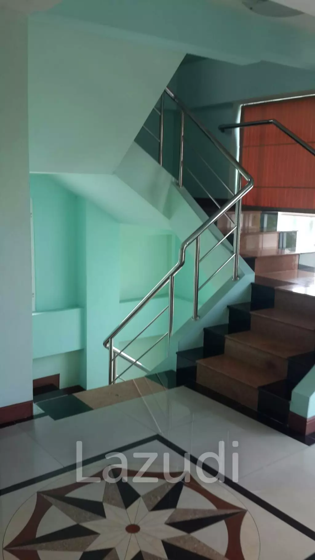 800 sqm. Home Office Building 5 fl. + Land (near BTS Saphan Kwai and MRT Mhor Chit) -- 35M THB.