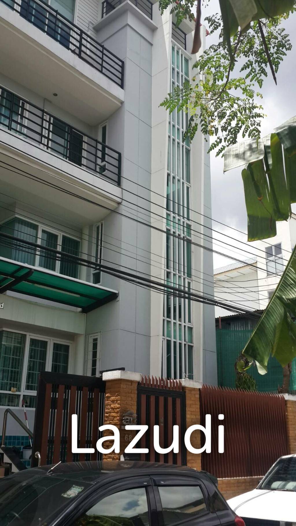 800 sqm. Home Office Building 5 fl. + Land (near BTS Saphan Kwai and MRT Mhor Chit) -- 35M THB.