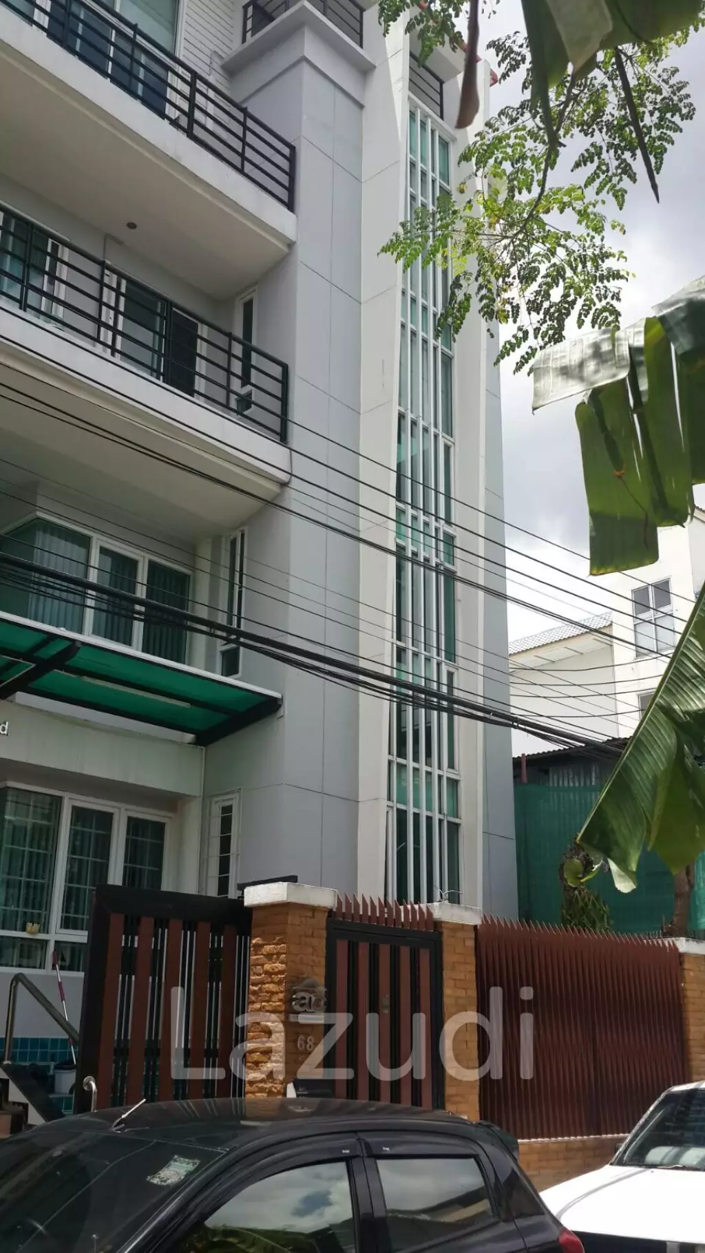 800 sqm. Home Office Building 5 fl. + Land (near BTS Saphan Kwai and MRT Mhor Chit) -- 35M THB.