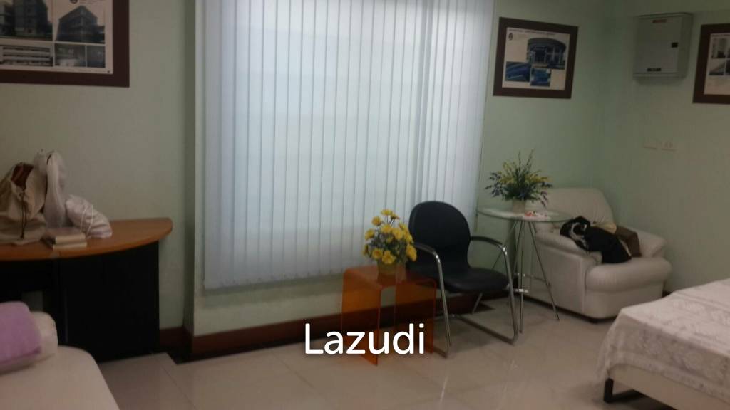 800 sqm. Home Office Building 5 fl. + Land (near BTS Saphan Kwai and MRT Mhor Chit) -- 35M THB.
