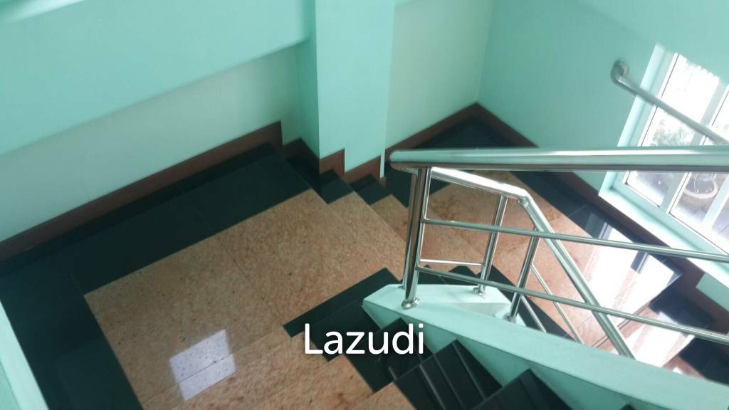 800 sqm. Home Office Building 5 fl. + Land (near BTS Saphan Kwai and MRT Mhor Chit) -- 35M THB.